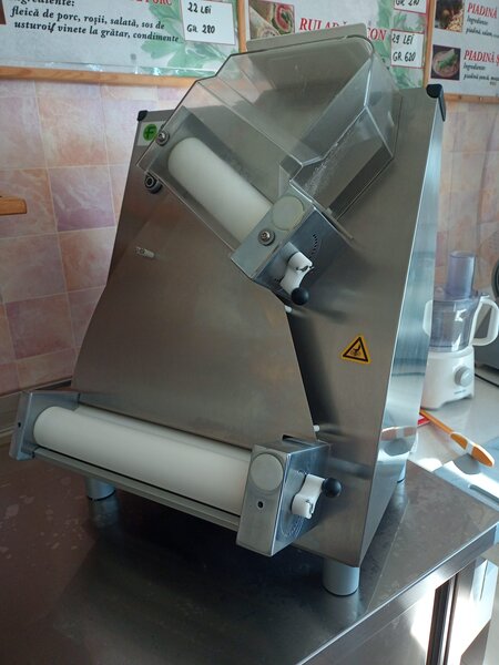 Aparat sucitor pentru piadina pizza